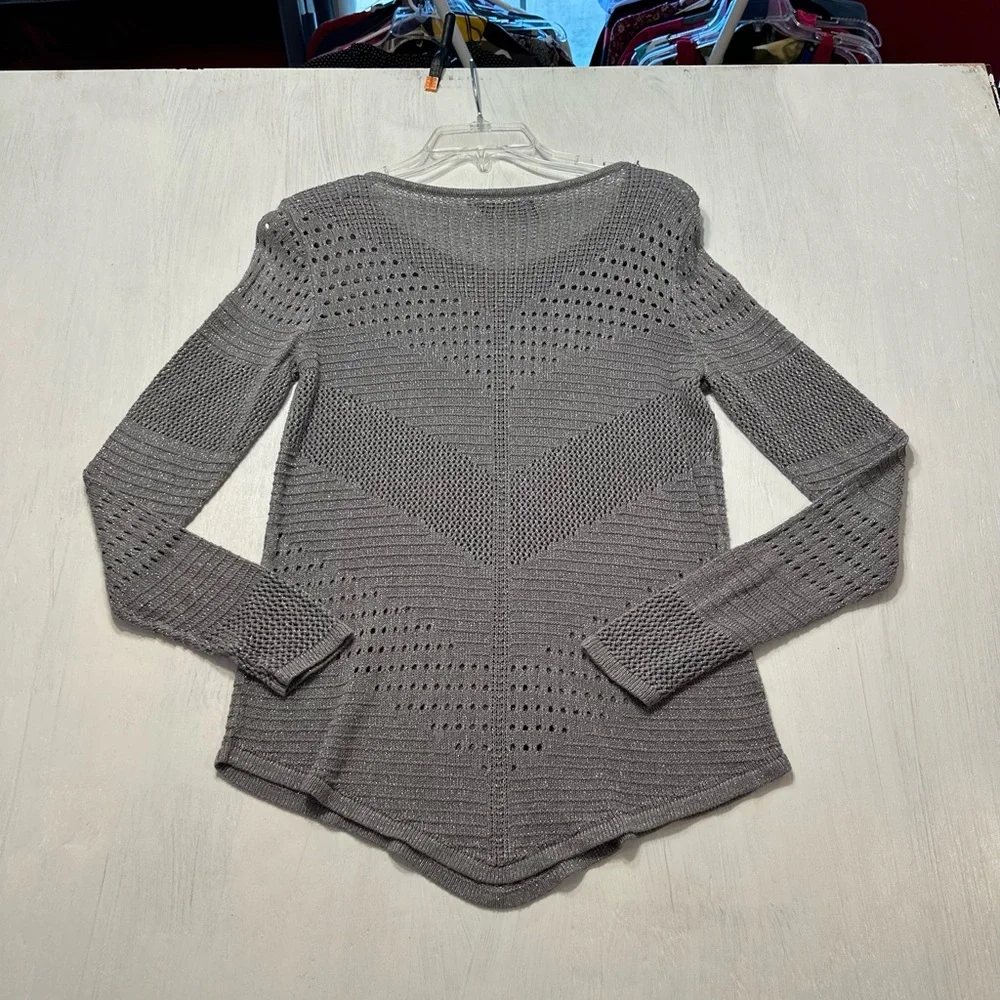 Jennifer Lopez Metallic Gray Open Knit Sweater L Long Sleeve Rayon Blend Top - Picture 2 of 8